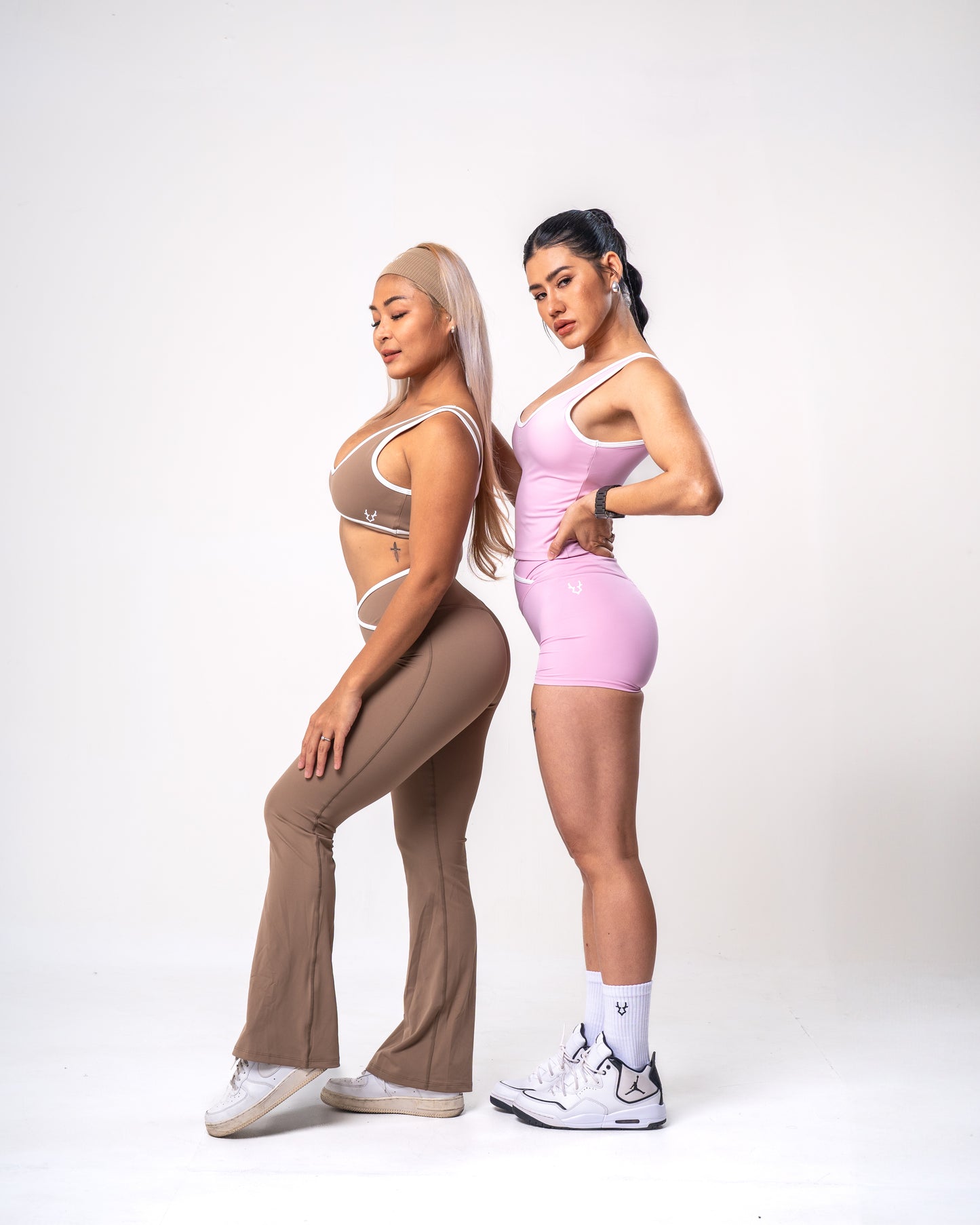 WHTLN bell-bottom pants